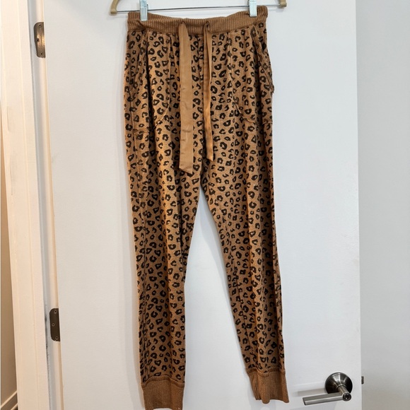 Abercrombie & Fitch Tan Leopard Print Pajama Set - Picture 5 of 6